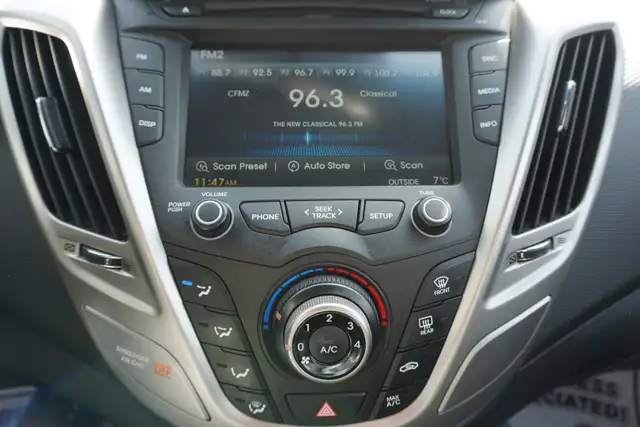 2017 Hyundai Veloster in Cars & Trucks in Oakville / Halton Region - Image 21