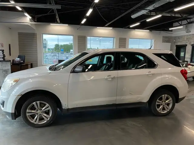 Chevrolet Equinox FWD 4dr LS 2011 in Cars & Trucks in City of Montréal - Image 4