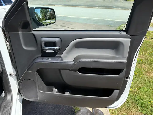 2015 Chevrolet Silverado 1500 LS 8' Box! 4x4! in Cars & Trucks in Moncton - Image 16