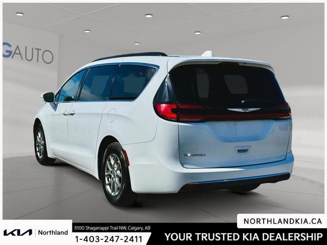 2022 Chrysler Pacifica Touring in Cars & Trucks in Calgary - Image 2