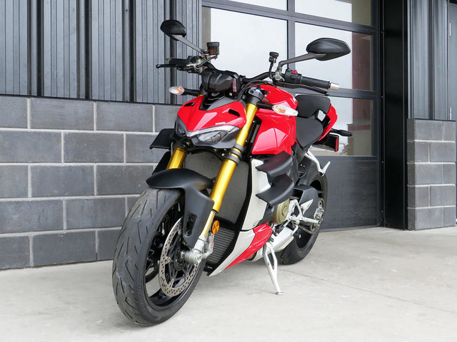 2021 Ducati Streetfighter V4 S Ducati Red in Sport Bikes in Cambridge - Image 4
