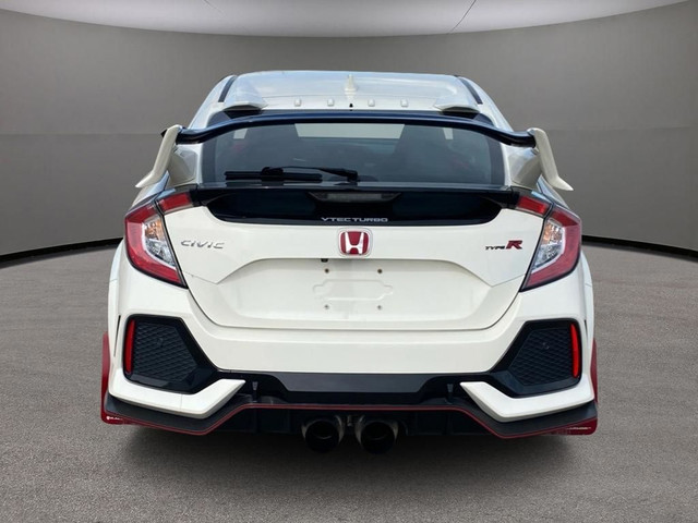  2018 Honda Civic Type R in Cars & Trucks in Saskatoon - Image 4