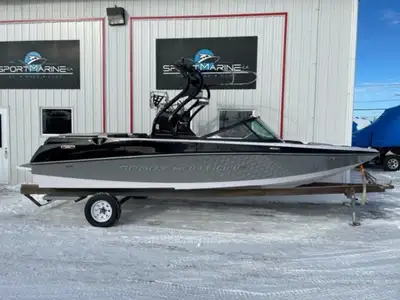Nautique Sport 200 2012 Longeur / Length : 20’ Largeur / Beam : 95” Capacité / Capacity : 10 Passage...