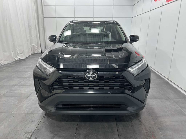 2022 Toyota RAV4 XLE AWD - TOIT OUVRANT - VOLANT CHAUFFANT - MAG in Cars & Trucks in Québec City - Image 2