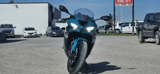 2021 Kawasaki NINJA ZX-6R | $0 Down, EVERYONE APPROVED! in Sport Bikes in Calgary - Image 4