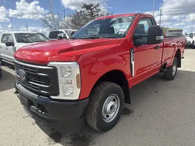 This Ford Super Duty F-250 SRW delivers a Regular Unleaded V-8 6.8 L/415 engine powering this Automa...