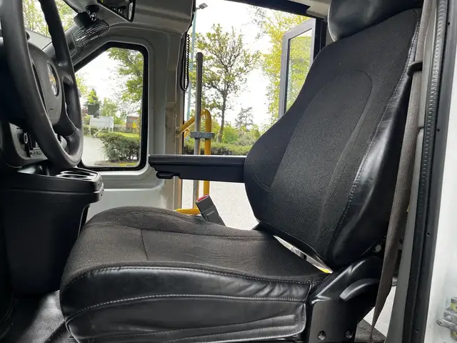 2019 Chevrolet Express 4500 22 Passenger Wheelchair Accessible S in Heavy Trucks in Delta/Surrey/Langley - Image 16