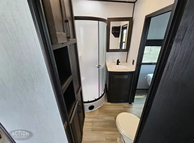 TOY HAULER CLEARANCE -STYKER 3414 W/REAR PATIO DECK UNDER COST in RVs & Motorhomes in London - Image 16
