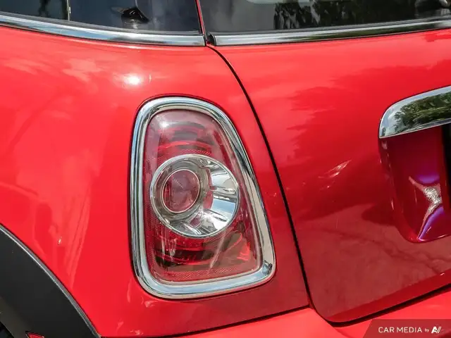 2013 MINI Cooper Hardtop 2dr Cpe *6-Speed Manual* dans Autos et camions dans Ville de Toronto - Image 13