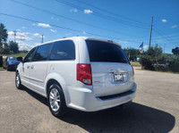 CLEAN CARFAX REPORT No Accidents, 2017 DODGE GRAND CARAVAN SXT featuring: Back up Camera, Navigation... (image 5)