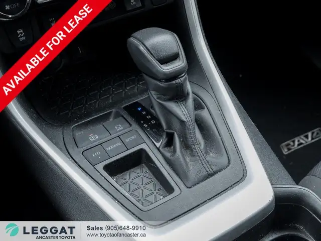2020 Toyota RAV4 XLE FWD in Cars & Trucks in Hamilton - Image 16