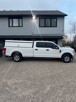 2017 Ford F 250 XLT 8 FT BOX CREW CAB