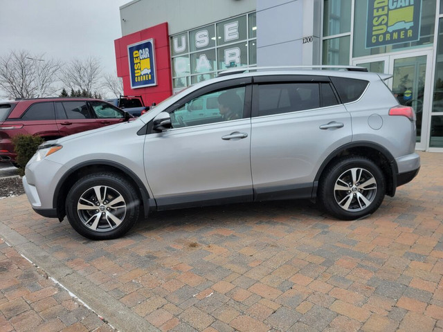 2018 Toyota RAV4 LE in Cars & Trucks in Ottawa - Image 4