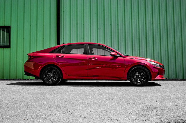 2023 Hyundai Elantra Preferred • SUNROOF • NAV • HEATED SEATS in Cars & Trucks in Kingston - Image 2