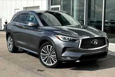 Like New Equipped with Remote Start , Power Lift Gate , Bose Stereo , Heated Cooled Seats , Navigati...