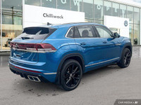 This Volkswagen Atlas Cross Sport boasts a Intercooled Turbo Premium Unleaded I-4 2.0 L/121 engine p... (image 4)