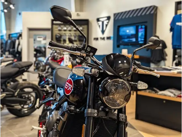 2026 Triumph Trident 660 Triple Tribute // Sapphire Black/Cobalt in Sport Bikes in Winnipeg - Image 4