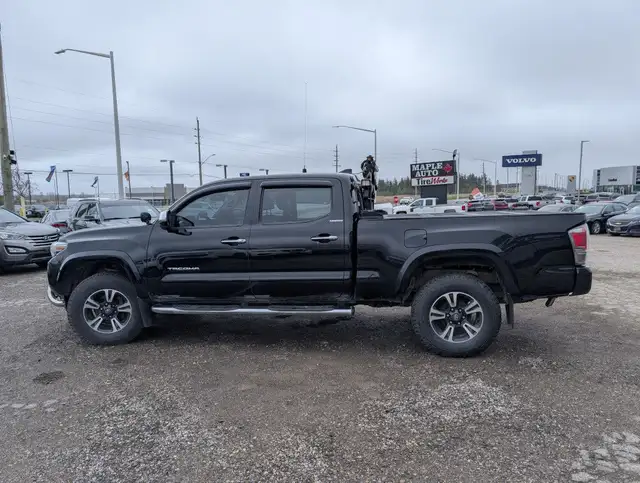 2016 Toyota Tacoma LIMITED in Cars & Trucks in London - Image 10
