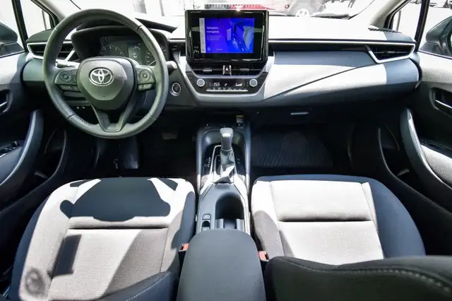 2024 Toyota Corolla LE - Heated Seats - Apple CarPlay dans Autos et camions dans Ottawa - Image 13