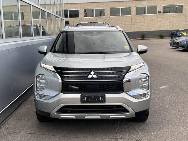 2022 Mitsubishi Outlander SE in Cars & Trucks in Calgary - Image 2