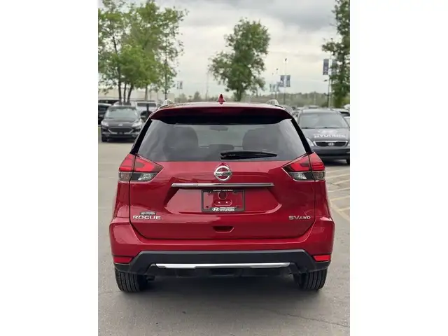 2017 Nissan Rogue SV w/ AWD dans Autos et camions dans Calgary - Image 9