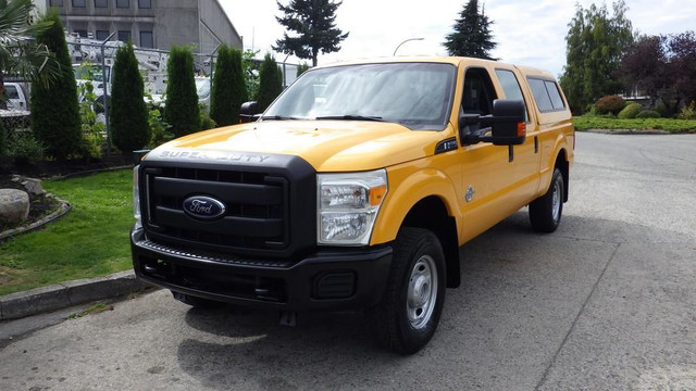 2012 Ford F-250 XL Crew Cab Short Box Diesel 4WD with Canopy in Cars & Trucks in Richmond - Image 4