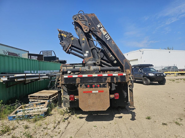 2015 6x4 deck and picker 1 owner in Heavy Trucks in Red Deer - Image 2