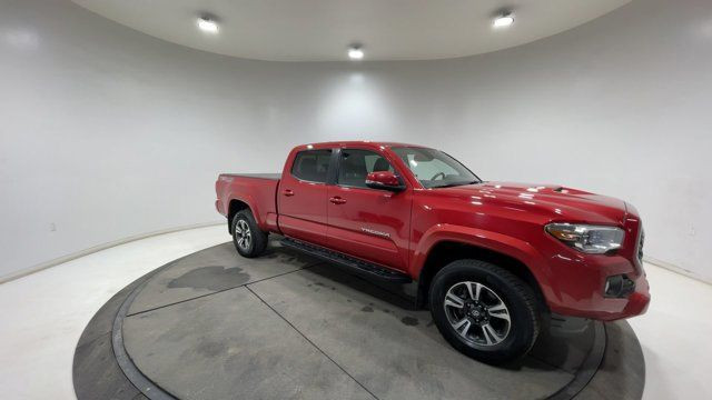 2019 Toyota Tacoma SR5 in Cars & Trucks in Strathcona County - Image 2