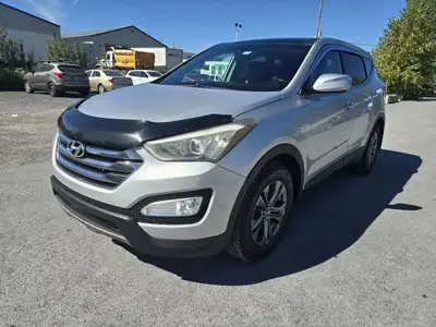 2013 Hyundai Santa Fe Luxury Only 115,456 km, One-Owner This 2013 Hyundai Santa Fe Luxury is a top-o...