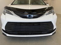 This accident-free 2024 Toyota Sienna LE, finished in classic white, offers a perfect blend of pract... (image 8)