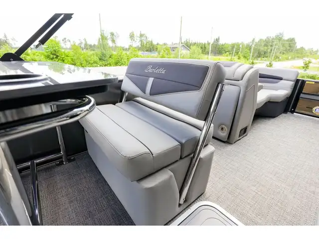 2025 Barletta Cabrio 24 UE in Powerboats & Motorboats in Québec City - Image 23