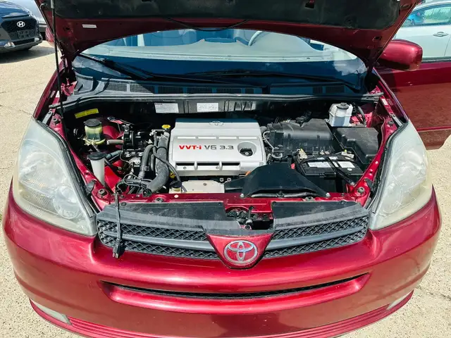 2004 Toyota Sienna XLE in Cars & Trucks in Edmonton - Image 18
