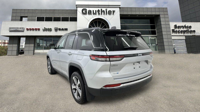 2023 Jeep Grand Cherokee 4xe 4DR 4WD in Cars & Trucks in Winnipeg