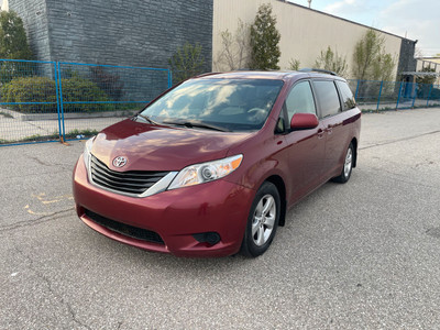 2011 TOYOTA SIENNA !!! LE !!! ONE OWNER !!! SUPER CLEAN !!!