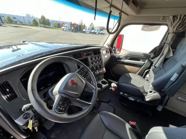 2025 Kenworth W990 in Heavy Trucks in Dartmouth - Image 14