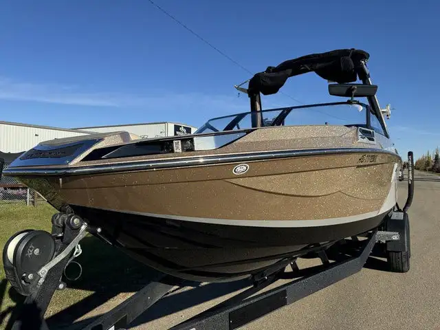 2021 Centurion Ri245 in Powerboats & Motorboats in Kelowna - Image 4