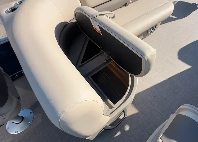 2025 Sun Tracker BASS BUGGY 18 DLX -Best Pontoon Boat, Mercury  in Powerboats & Motorboats in Prince Albert - Image 25