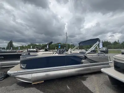 Check out our 2023 Legend Q-Series Cruiser WS Sport PRO (Blue) powered by a Mercury 150L. This unit...