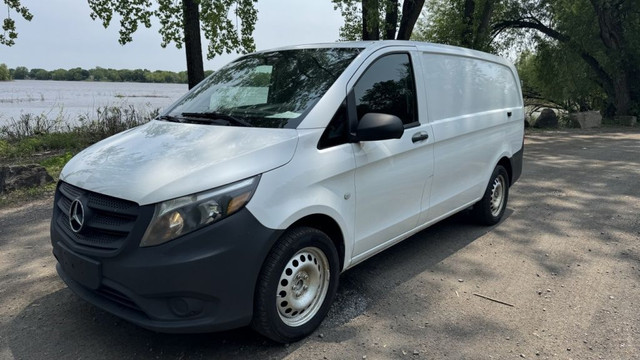 2017 Mercedes-Benz Metris fourgonnette utilitaire 126 in Cars & Trucks in Laval / North Shore