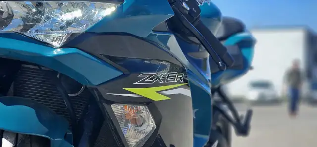 2021 Kawasaki NINJA ZX-6R | $0 Down, EVERYONE APPROVED! in Sport Bikes in Calgary - Image 3