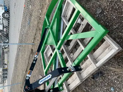Spring sale – Left over inventory blow. Unverferth LAND LEVELER 6'BLADE TYPE 3-PT. Steel tube frame...