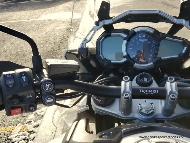 2017 Triumph Tiger Explorer XRX Crystal White in Street, Cruisers & Choppers in Oshawa / Durham Region - Image 7