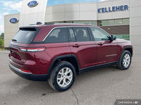 Experience the commanding presence and refined luxury of this 2023 Jeep Grand Cherokee Limited, boas... (image 4)