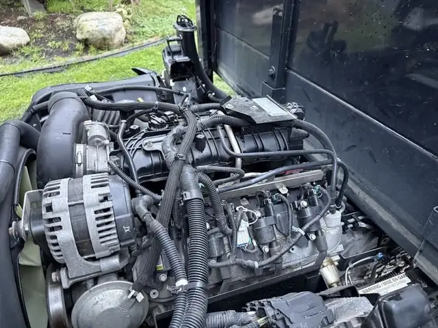 2018 isuzu NPR 16 Foot Flat Deck in Heavy Trucks in Richmond - Image 36