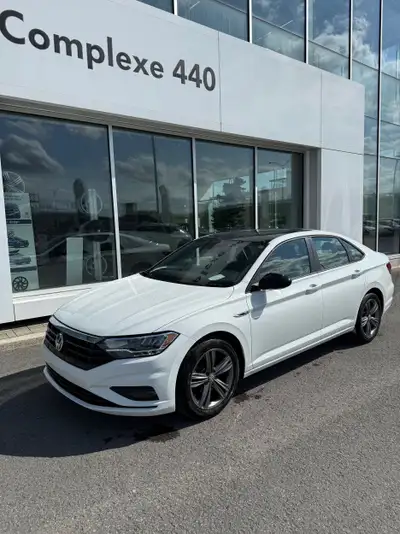 R-LINE Engine: Moteur à 4 cylindres 1.4L L/100Km City: 8.0 L/100Km Hwy: 6.0 Safety Equipment Contrôl...