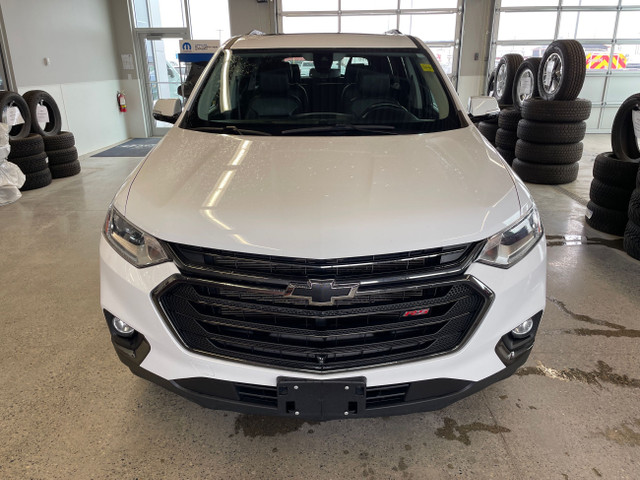 2020 Chevrolet Traverse RS AWD | 7 PASSENGER | DUAL SUNROOF | in Cars & Trucks in Lethbridge - Image 2