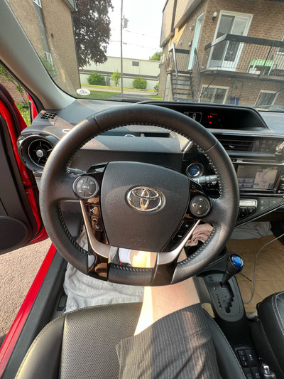 2019 Toyota Prius c Technology