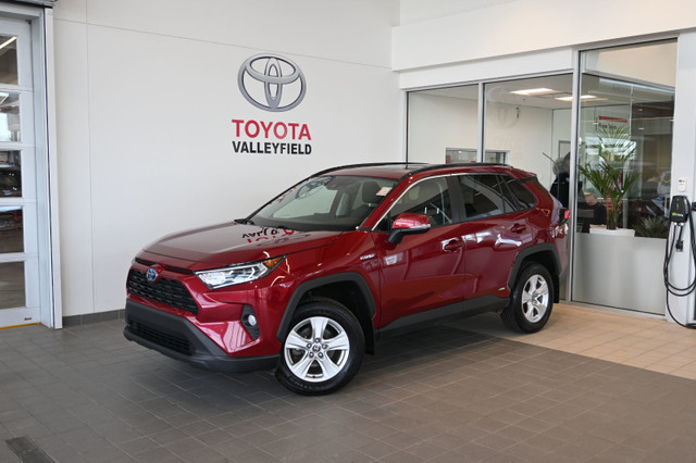 2021 Toyota RAV4 XLE HYBRIDE in Cars & Trucks in West Island