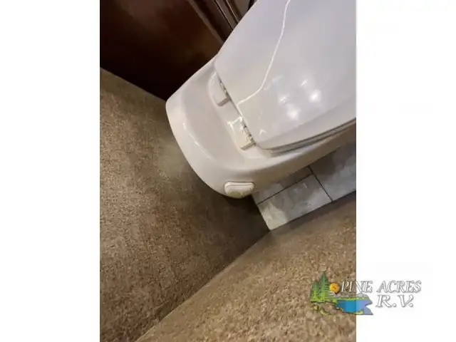 2016 Entegra Coach Anthem 42RBQ 42 Miles All New Tires ! in RVs & Motorhomes in Moncton - Image 49