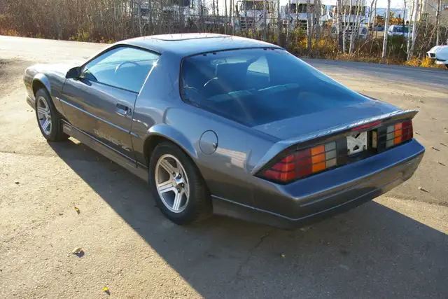 1988 Camaro IROC 350 Auto dans Autos et camions dans Ville d’Edmonton - Image 6